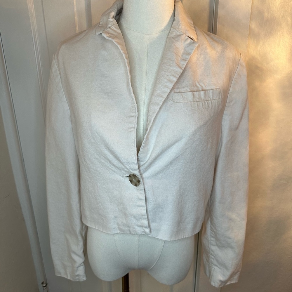 American Eagle Outfitters Cream Cropped Blazer